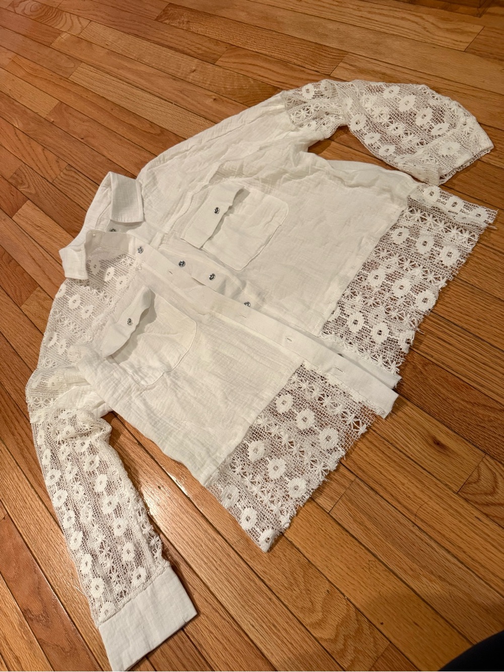 Women’s White Gauzy Lace Sleeve Button-Front Shirt Size XXL - Picture 3 of 9